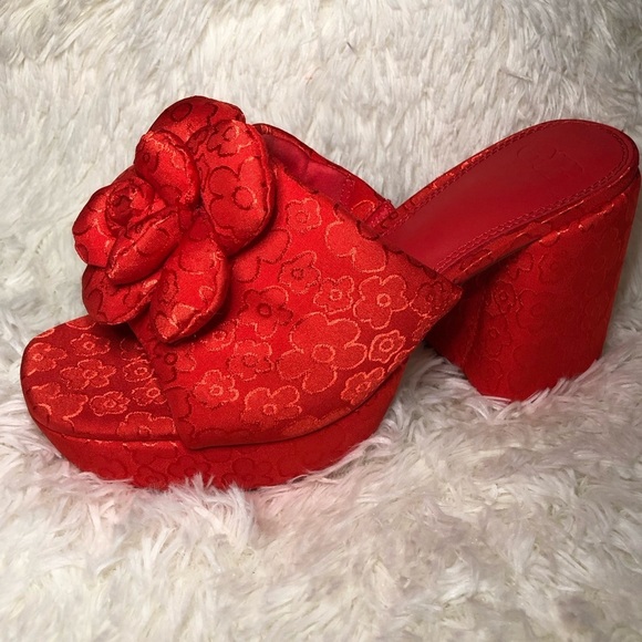 Gianni Bini Elegant Red Floral Women's Shoes size 8.5🌹 - Picture 2 of 15